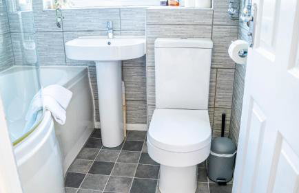 The Canal House 2BR Central Garden Parking - Photo 8