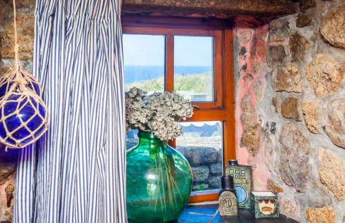 White Rose Beach Cottage Sea-Views Garden - Photo 24