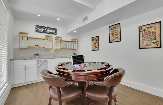 Luxury 7BR Buckhead Oasis w Pool Gameroom Firepit - Foto 5