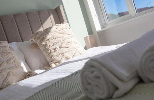 Spacious 4 Bed House in Exhall, Sleeps 7 - Foto 12