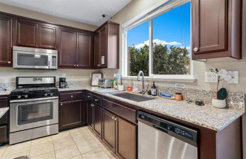 Placid Vibe Spacious 7-BR with Free Parking - Foto 10