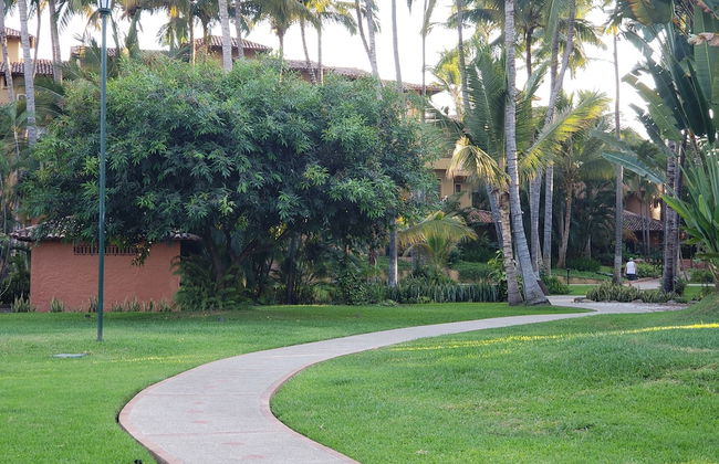 Villa Facing the Beach in a Large Terrace 7 Pools, Tennis Courts, 247 Security - Foto 31