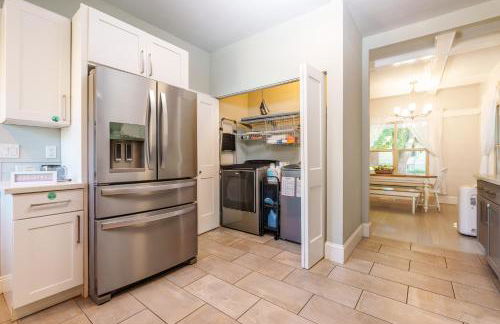 Upgraded Home with 5 BR 4 Bath 4 FREE gated parking space, Family,EV,RV friendly - Foto 15