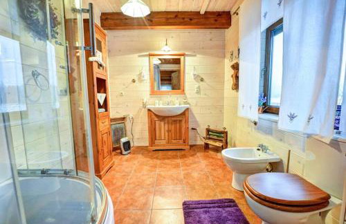 Uroczy drewniany dom w ciszy i spokoju - Foto 14