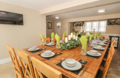 Meadow Manor And Spa - Photo 20