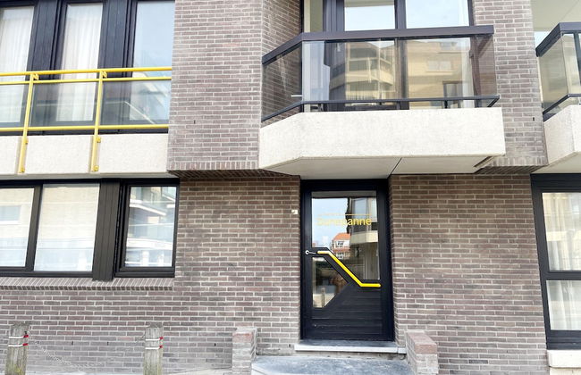 Modern Stay Near Shore - Photo 17