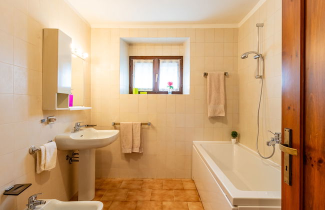 2 bedroom Apartment in Colico with garden and terrace - Photo 19