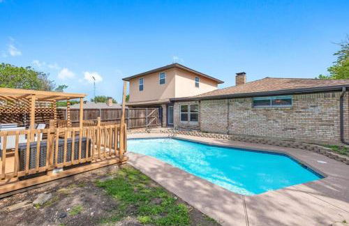 Newly remodeled 5BR 3BA w/pool 16 ppl - Photo 46