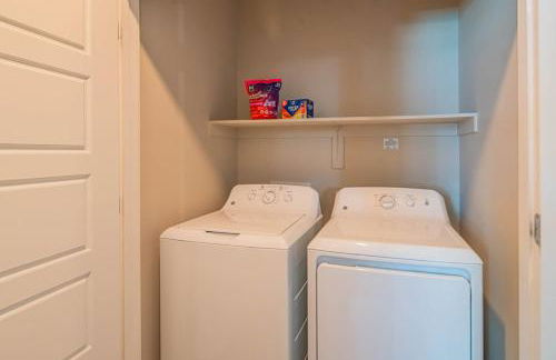 Spacious 2BR Uptown Biltmore Gym Pool Parking WD - Foto 48