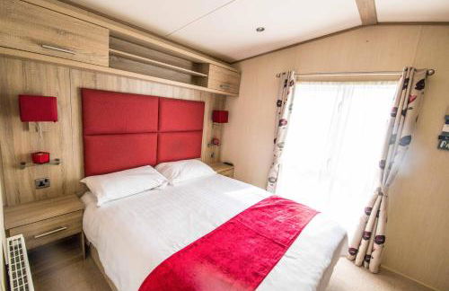 River Lodge Platinum Plus Holiday Home with River Views, Free Wifi & Netflix - Foto 9