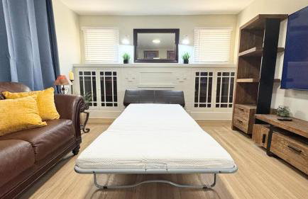 Iconic 2BR Bungalow, Short Walk to SJSU, with Parking - Foto 13