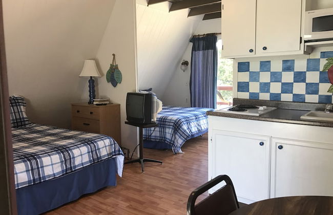 Calm Waters Cabin Resort - Photo 2