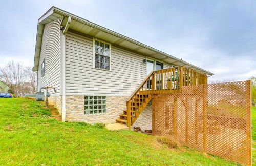 Renovated Logan Home with Pond and Fire Pit - Foto 36