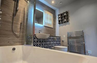 Badgers Den, a beautiful log cabin in a secluded valley close to the beach - Foto 9