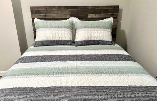 Soothing Greens Color Peaceful 3 BR 1BA Dwelling - Foto 13