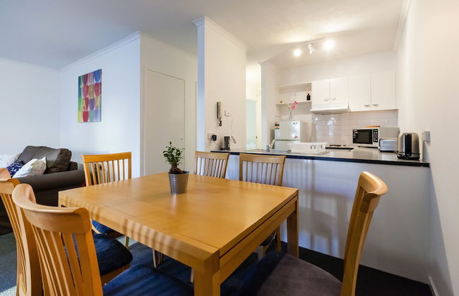 DAWN, 2BDR Carlton Apartment - Photo 11