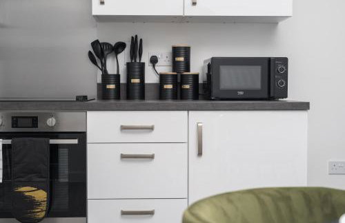 Lovely Home Near Canal, Park, & Central MK - Foto 14