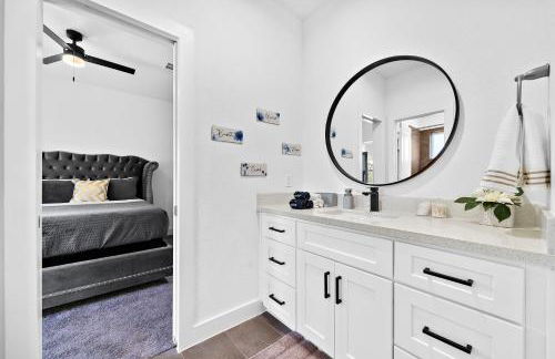 Cozy Home Near MedCenter, Uptown, & Downtown - Foto 28