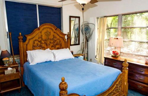 Spacious Cabin for a Group Getaway Overlooking Junior Lake in Florida - Foto 17