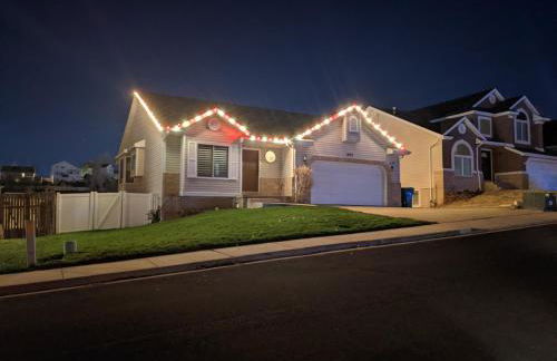 Beautiful Large Residential Home - Photo 42