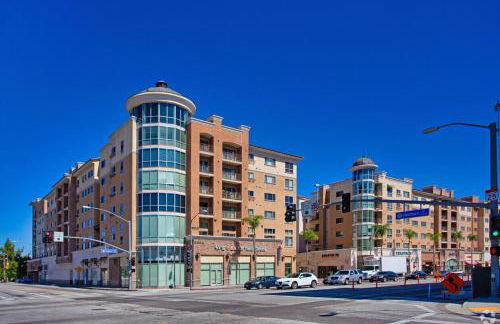 Ultimate LA Vacation 2BR w Pool Above Shops - Foto 21