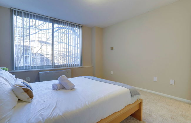 Elegant Apartments Near the Pentagon - Photo 26