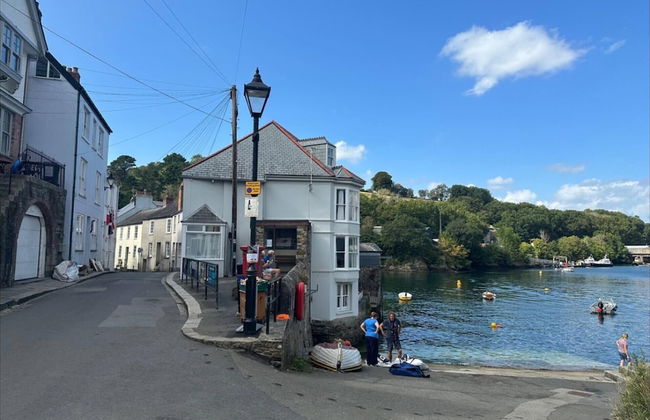 The Slipway Suite, Fowey Harbour & Parking 1 Min - Photo 13
