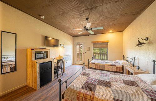 Miners Cabins #1 - Two Double Beds and Private Balcony - Foto 27