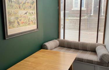 Ridley's Place modern one-bedroom seaside apartment - Photo 4