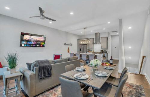 NEW Luxe 4BR 12 Beds - RoofDeck Views - Chefs Kitchen - Foto 10