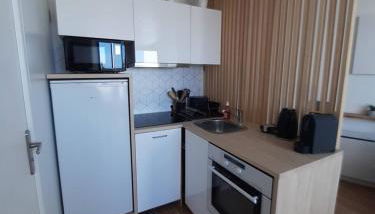 Appt 3 pièces climatisé avec terrasse - draps et serviettes non fournis - Foto 5, stove, dishwasher, toaster