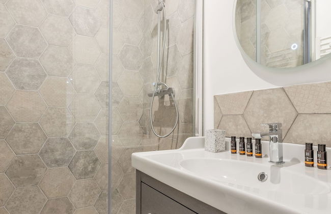 Edgar Suites Spacious Apartment Martyrs - Photo 24