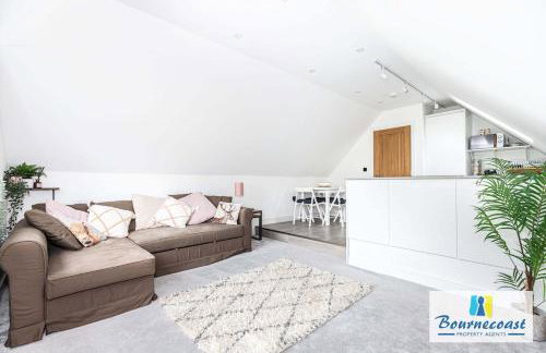 THE HIDE OUT by BOURNECOAST - A Stylishly Furnished Apartment with Parking - FM8444 - Foto 1