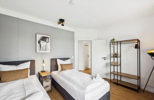 NASA Homes I Moderne Suite I Zentral I 3 Zimmer I Balkon und Aufzug I neu renoviert I Smart TV I Hotelbetten - Foto 1