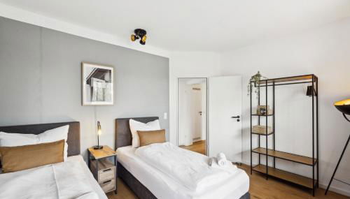 NASA Homes I Moderne City Suite I Zentral I 3 Zimmer I Balkon und Aufzug I neu renoviert I Smart TV I Hotelbetten - Foto 1