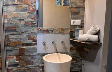 Estudio Amplio con Vistas Parciales al Mar - Foto 9