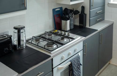 Stylish 2-Bedroom Apartment in Motherwell I Netflix, Pet Friendly & Train Access - Foto 8