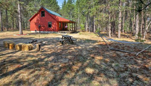 Private South Boardman Cabin on 10 Forest Acres! - Foto 2