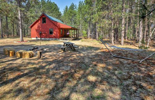 Private South Boardman Cabin on 10 Forest Acres! - Foto 2