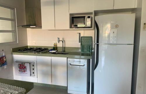 Apt Pé na Areia Floripa - Praia dos Açores - Churrasqueira na Varanda e Piscina - Foto 29