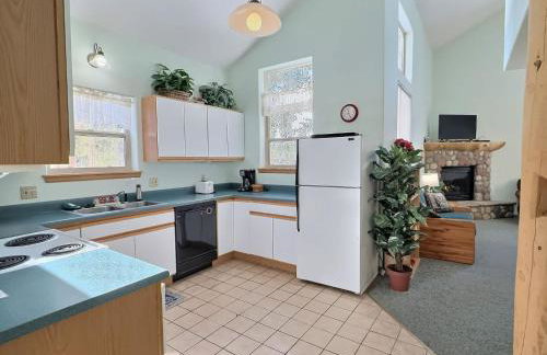 2 Bed Cabin Fireplace Lodgepole Pines - Foto 14