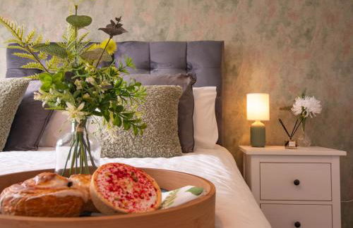 Cosy 4 Bedroom Town House with Mountain views, Private garden and ease of access into Abergavenny - Foto 1