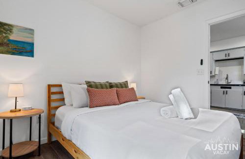 Walk to E. Austin Hotspots 2BR 1BA w Parking Dog-Friendly By Austin Vacay - Foto 29