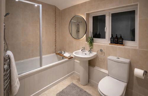 Sleeps 8 Four Bed Contractor Group House Corby Parking - Photo 11