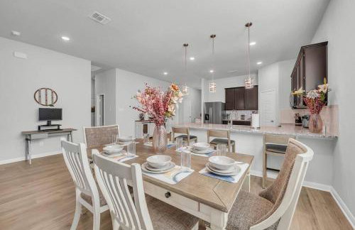 Luxury Retreat in Serene Surroundings, 4 Bedrooms Corporate House, Entire house with full amanities, Convenient location Near Medical Centers and Downtown - Foto 1