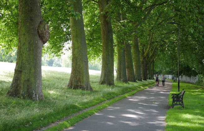 Stylish, Bright Apartment w/ Private Garden - Foto 22