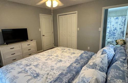 Cozy Family Getaway! - Photo 11