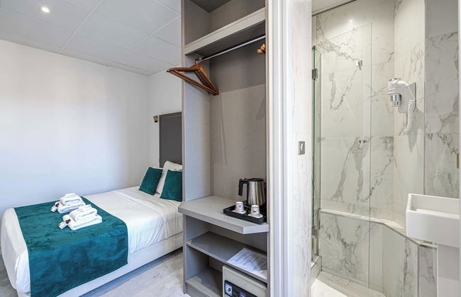 Hotel Avaton - Cosy Bedroom - Cannes Centre - Photo 2