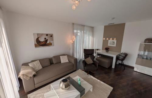 Schicke Ferienwohnung am Golfplatz - Foto 1