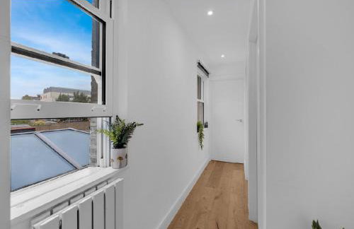 2 Bedroom Flat By Key Light Properties Short Lets & Serviced accommodation two minutes walk from Canada Water Station - Great for Contractors, Group and Family - Foto 10